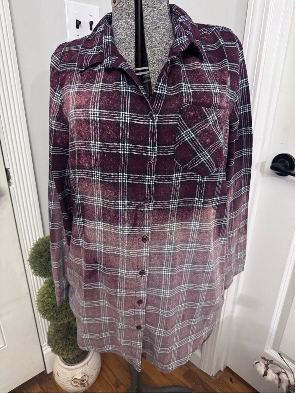 Women's Bleached Free Press Flannel Button-Up Shirt in Burgundy Plaid size XL
